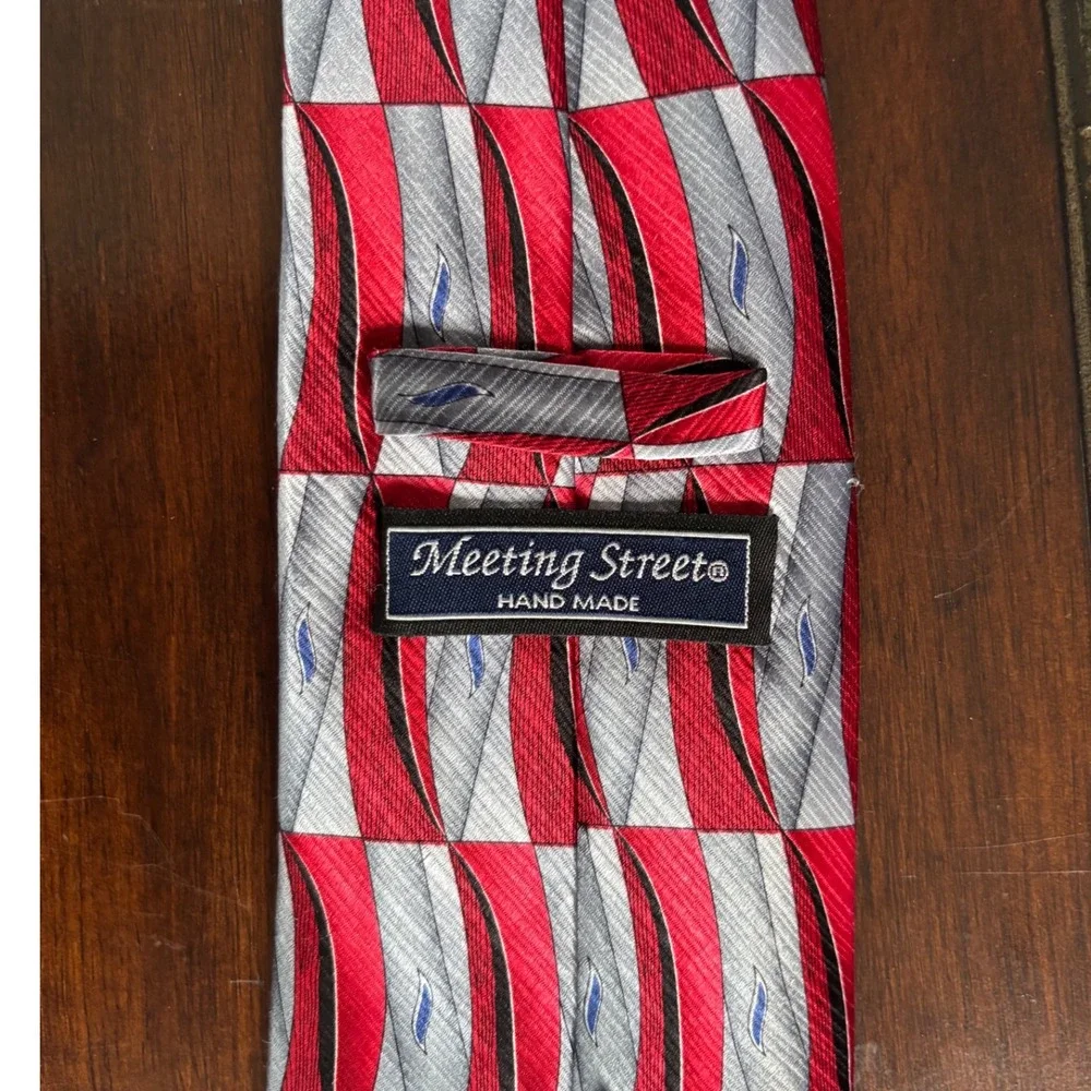 Meeting Street Necktie Red Gray Geometric Silk Hand Made Men's Tie Vintage‎